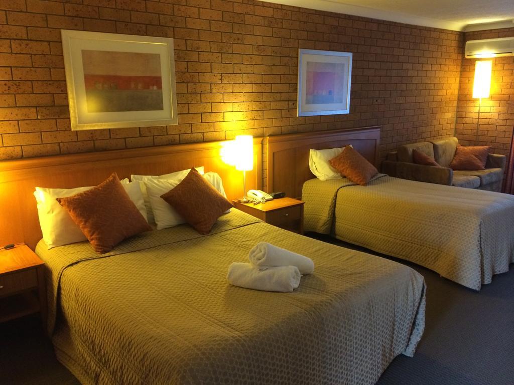 James Street Motor Inn Туумба Екстериор снимка