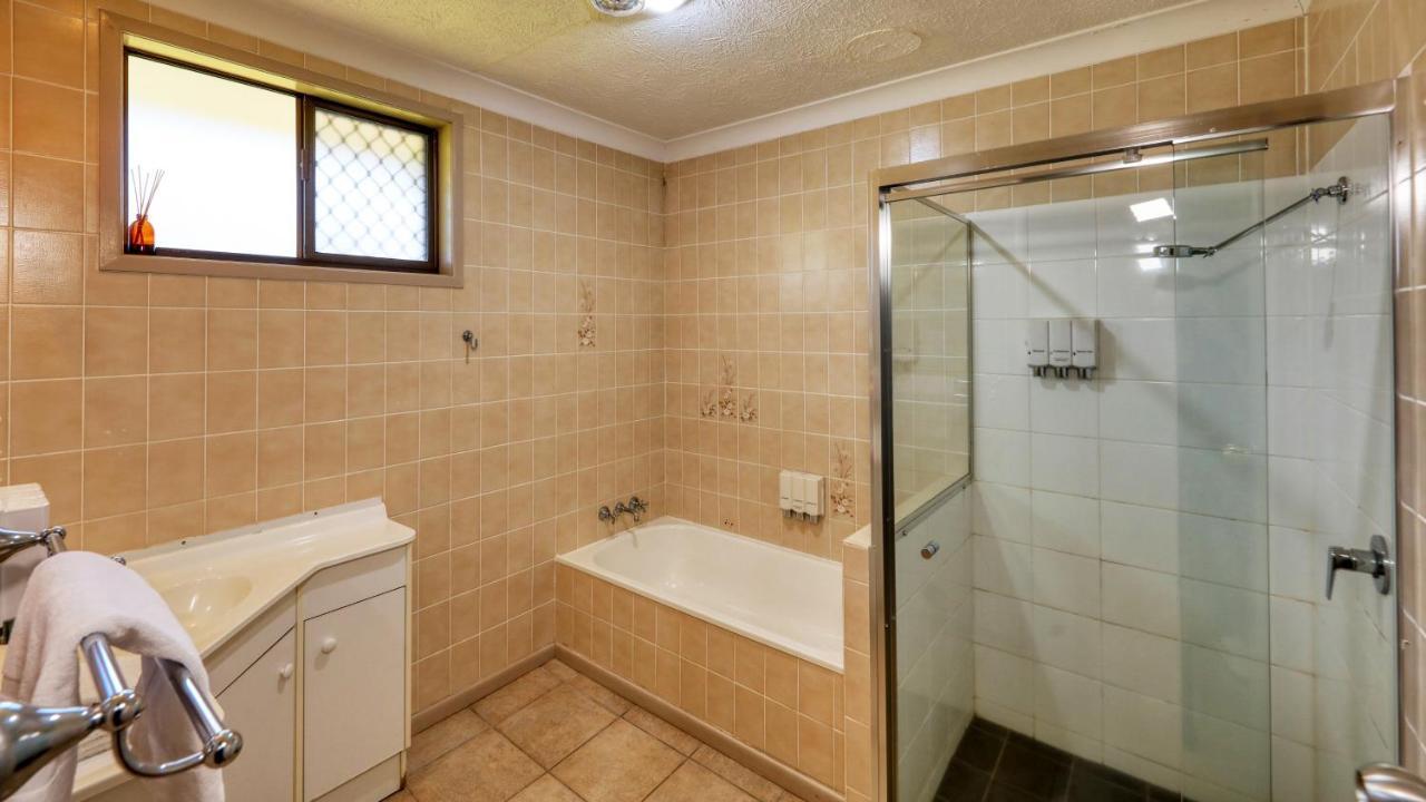 James Street Motor Inn Туумба Екстериор снимка