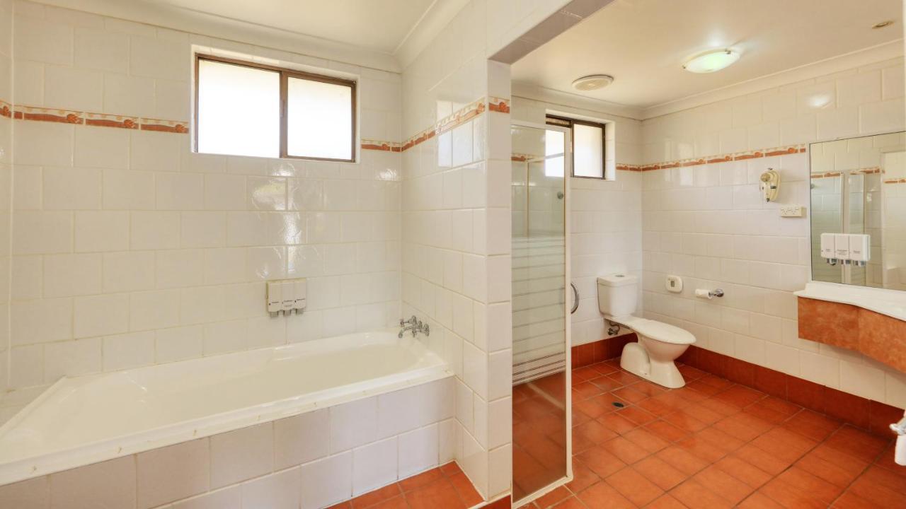 James Street Motor Inn Туумба Екстериор снимка