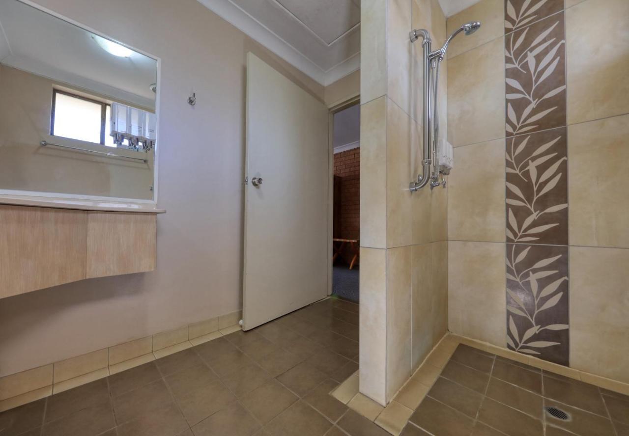 James Street Motor Inn Туумба Екстериор снимка