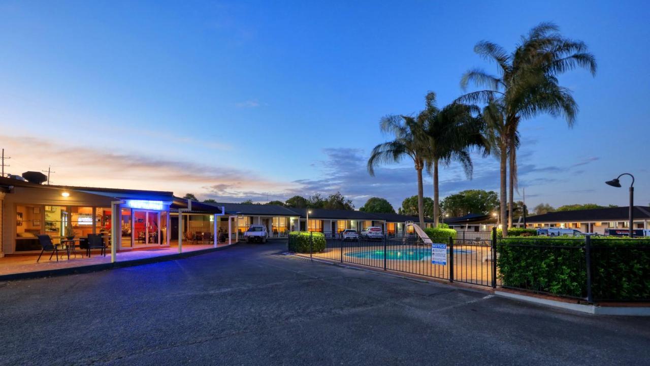 James Street Motor Inn Туумба Екстериор снимка