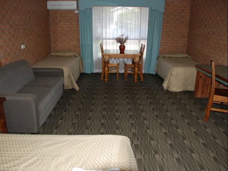 James Street Motor Inn Туумба Екстериор снимка