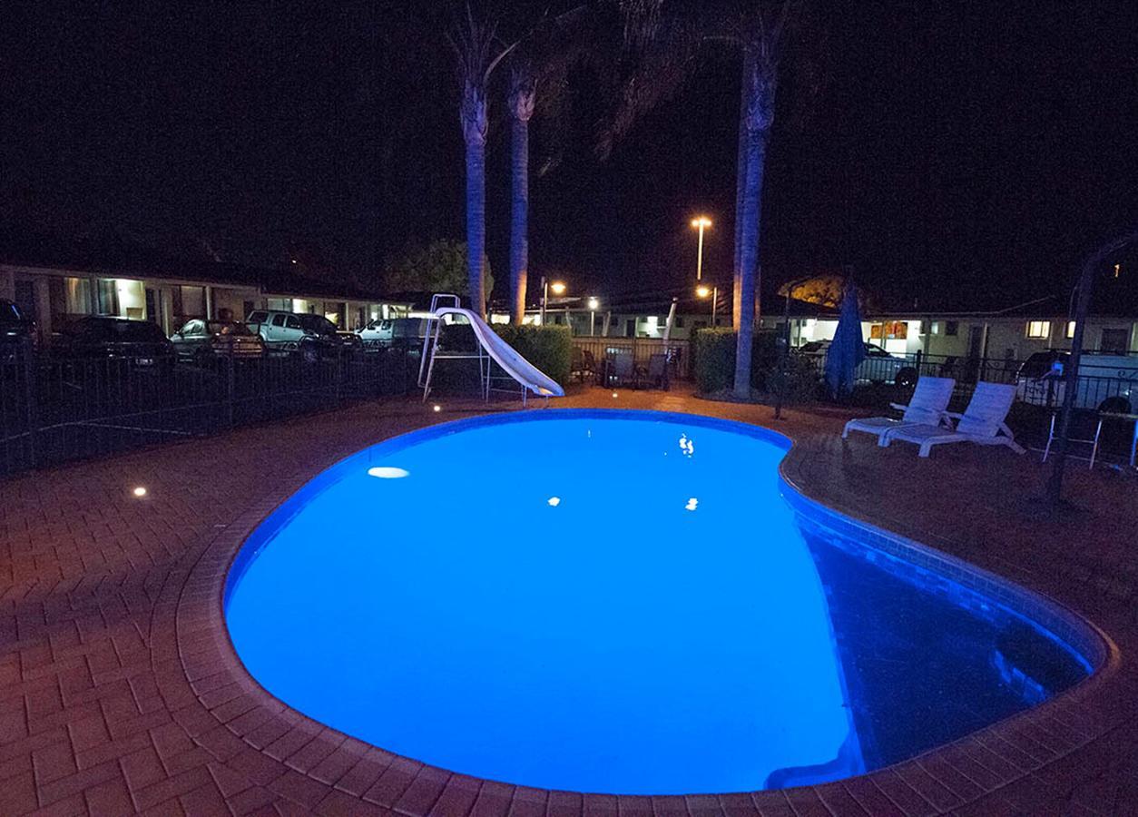 James Street Motor Inn Туумба Екстериор снимка