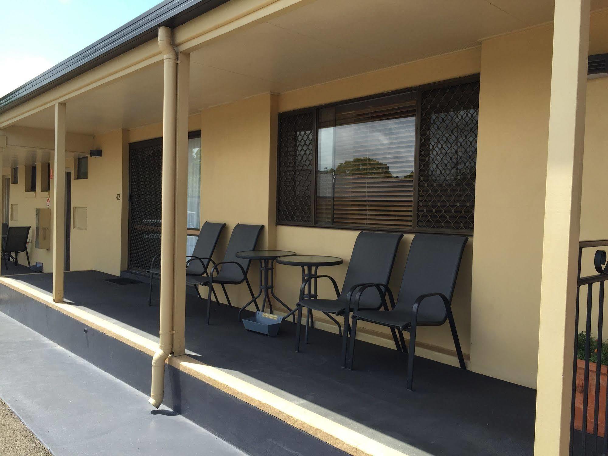 James Street Motor Inn Туумба Екстериор снимка