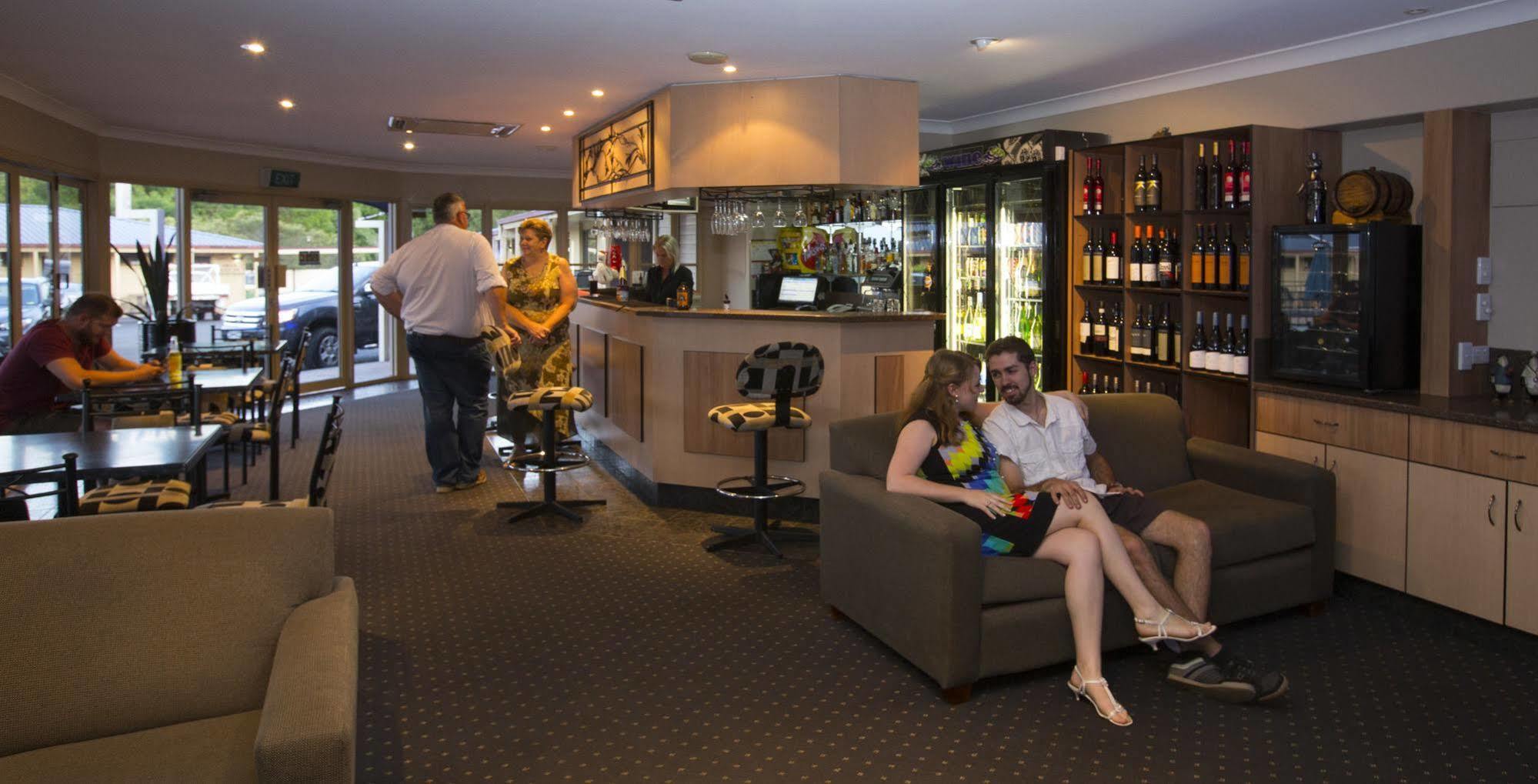 James Street Motor Inn Туумба Екстериор снимка